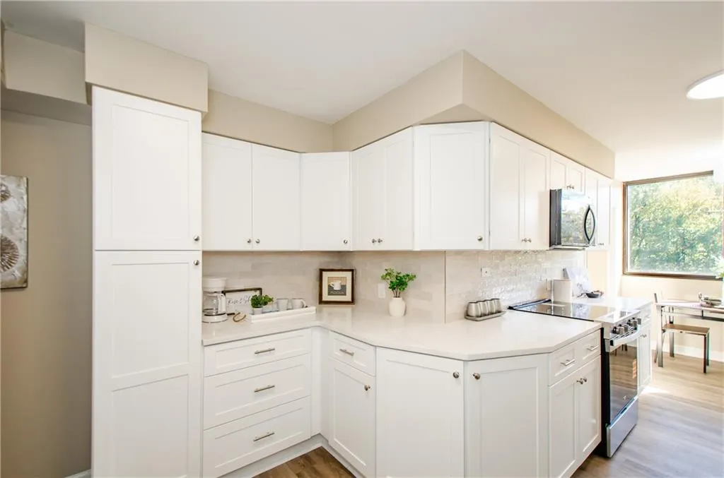 3530 Piedmont Road Ne Unit F5, Atlanta, Georgia 30305, 2 Bedrooms Bedrooms, ,2 BathroomsBathrooms,Residential,For Sale,3530 Piedmont Road Ne Unit F5,7676828