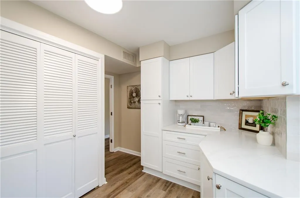 3530 Piedmont Road Ne Unit F5, Atlanta, Georgia 30305, 2 Bedrooms Bedrooms, ,2 BathroomsBathrooms,Residential,For Sale,3530 Piedmont Road Ne Unit F5,7676828