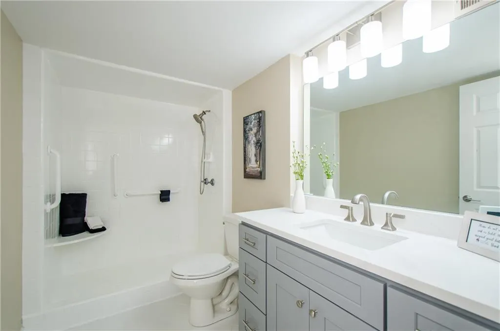 3530 Piedmont Road Ne Unit F5, Atlanta, Georgia 30305, 2 Bedrooms Bedrooms, ,2 BathroomsBathrooms,Residential,For Sale,3530 Piedmont Road Ne Unit F5,7676828