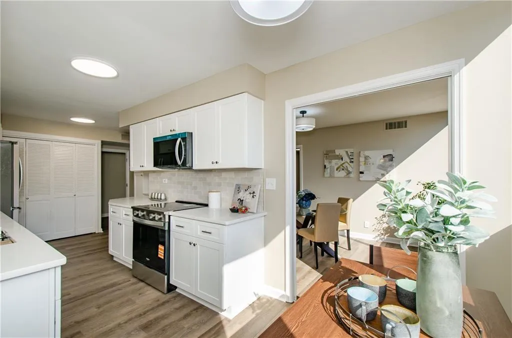 3530 Piedmont Road Ne Unit F5, Atlanta, Georgia 30305, 2 Bedrooms Bedrooms, ,2 BathroomsBathrooms,Residential,For Sale,3530 Piedmont Road Ne Unit F5,7676828