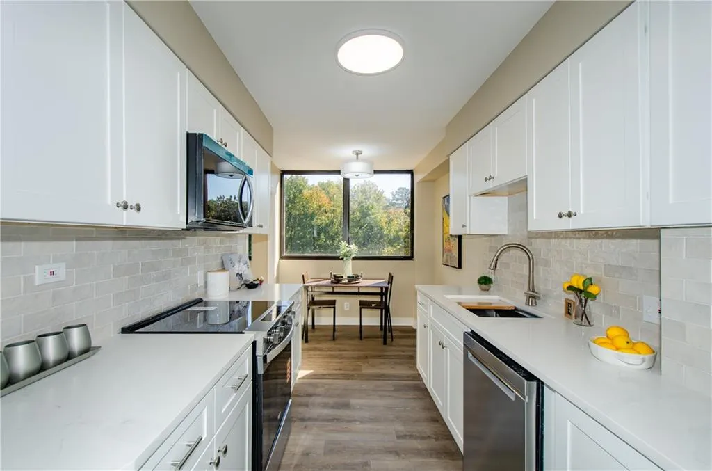 3530 Piedmont Road Ne Unit F5, Atlanta, Georgia 30305, 2 Bedrooms Bedrooms, ,2 BathroomsBathrooms,Residential,For Sale,3530 Piedmont Road Ne Unit F5,7676828