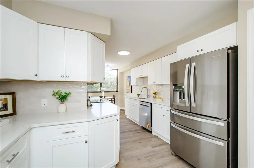 3530 Piedmont Road Ne Unit F5, Atlanta, Georgia 30305, 2 Bedrooms Bedrooms, ,2 BathroomsBathrooms,Residential,For Sale,3530 Piedmont Road Ne Unit F5,7676828