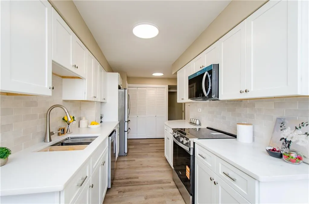 3530 Piedmont Road Ne Unit F5, Atlanta, Georgia 30305, 2 Bedrooms Bedrooms, ,2 BathroomsBathrooms,Residential,For Sale,3530 Piedmont Road Ne Unit F5,7676828