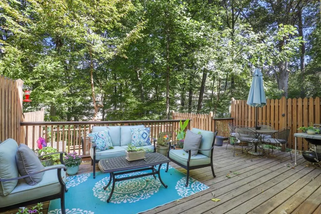 103 Lexington Place, Sandy Springs, Georgia 30350, 3 Bedrooms Bedrooms, ,2 BathroomsBathrooms,Residential,Sold,103 Lexington Place,7122356