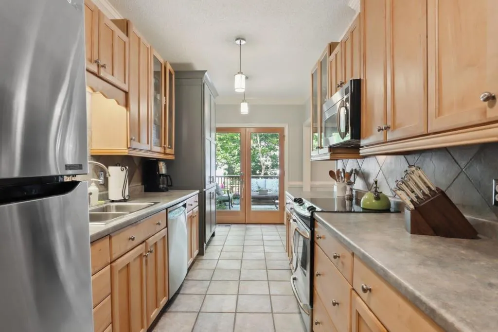 103 Lexington Place, Sandy Springs, Georgia 30350, 3 Bedrooms Bedrooms, ,2 BathroomsBathrooms,Residential,Sold,103 Lexington Place,7122356