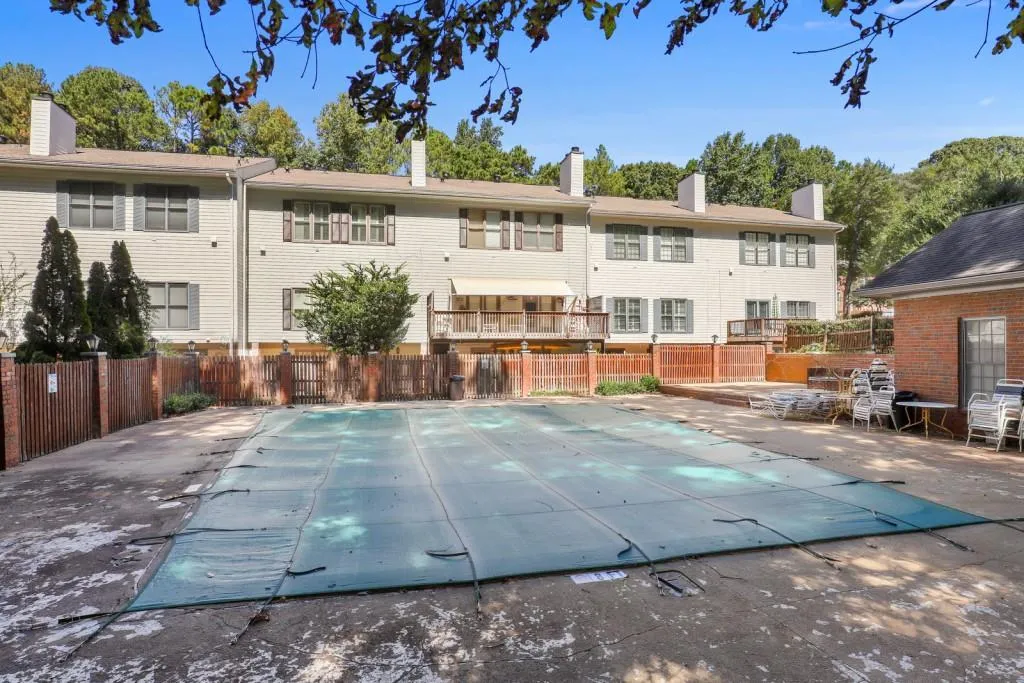 103 Lexington Place, Sandy Springs, Georgia 30350, 3 Bedrooms Bedrooms, ,2 BathroomsBathrooms,Residential,Sold,103 Lexington Place,7122356