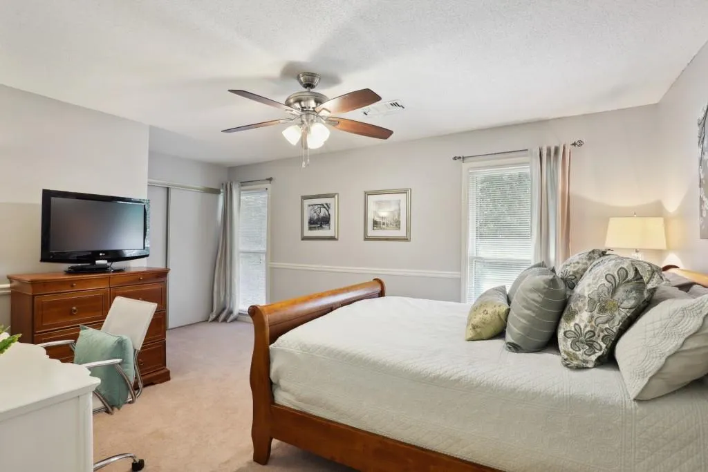 103 Lexington Place, Sandy Springs, Georgia 30350, 3 Bedrooms Bedrooms, ,2 BathroomsBathrooms,Residential,Sold,103 Lexington Place,7122356