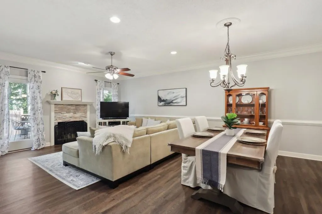 103 Lexington Place, Sandy Springs, Georgia 30350, 3 Bedrooms Bedrooms, ,2 BathroomsBathrooms,Residential,Sold,103 Lexington Place,7122356