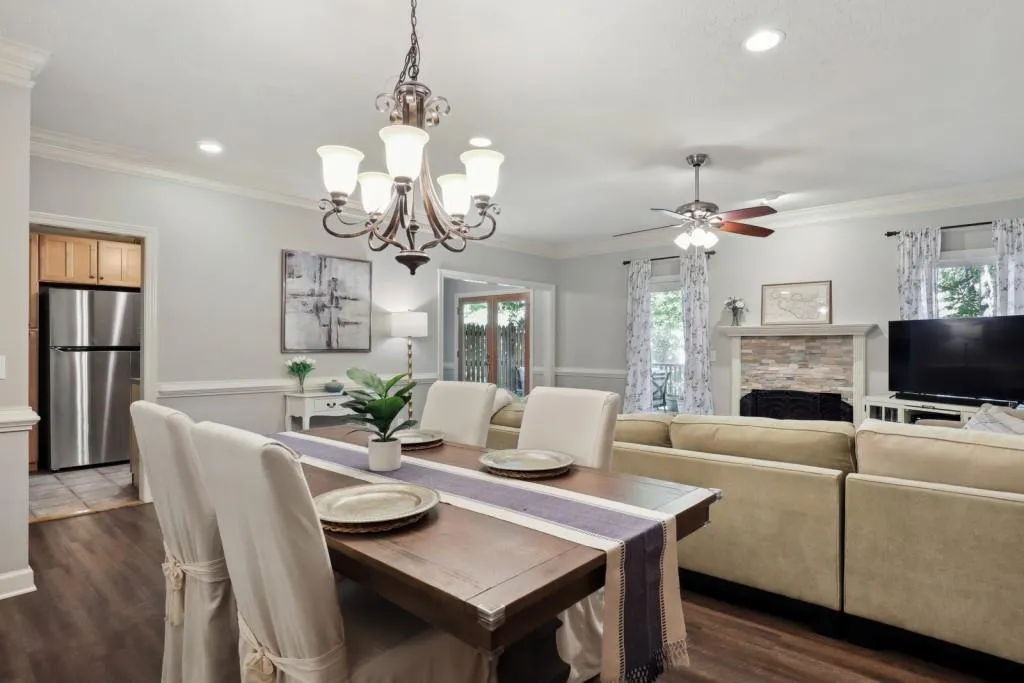 103 Lexington Place, Sandy Springs, Georgia 30350, 3 Bedrooms Bedrooms, ,2 BathroomsBathrooms,Residential,Sold,103 Lexington Place,7122356