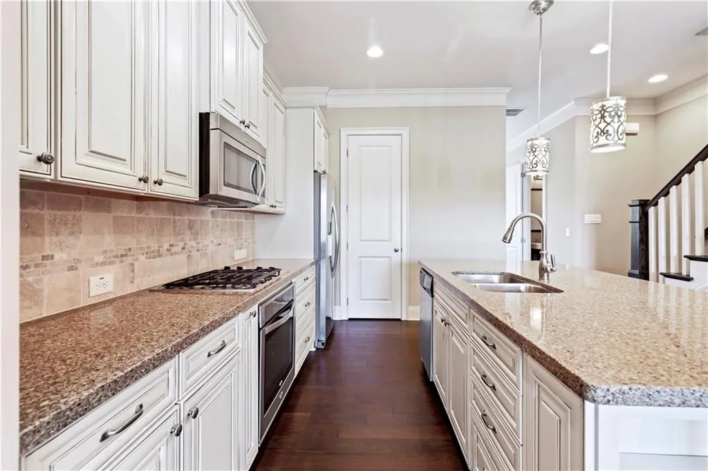 107 Alderwood Hill, Sandy Springs, Georgia 30328, 3 Bedrooms Bedrooms, ,3 BathroomsBathrooms,Residential,Sold,107 Alderwood Hill,6792837