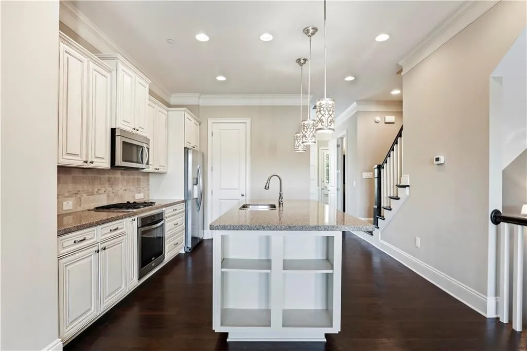 107 Alderwood Hill, Sandy Springs, Georgia 30328, 3 Bedrooms Bedrooms, ,3 BathroomsBathrooms,Residential,Sold,107 Alderwood Hill,6792837