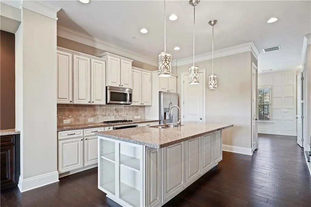 107 Alderwood Hill, Sandy Springs, Georgia 30328, 3 Bedrooms Bedrooms, ,3 BathroomsBathrooms,Residential,Sold,107 Alderwood Hill,6792837