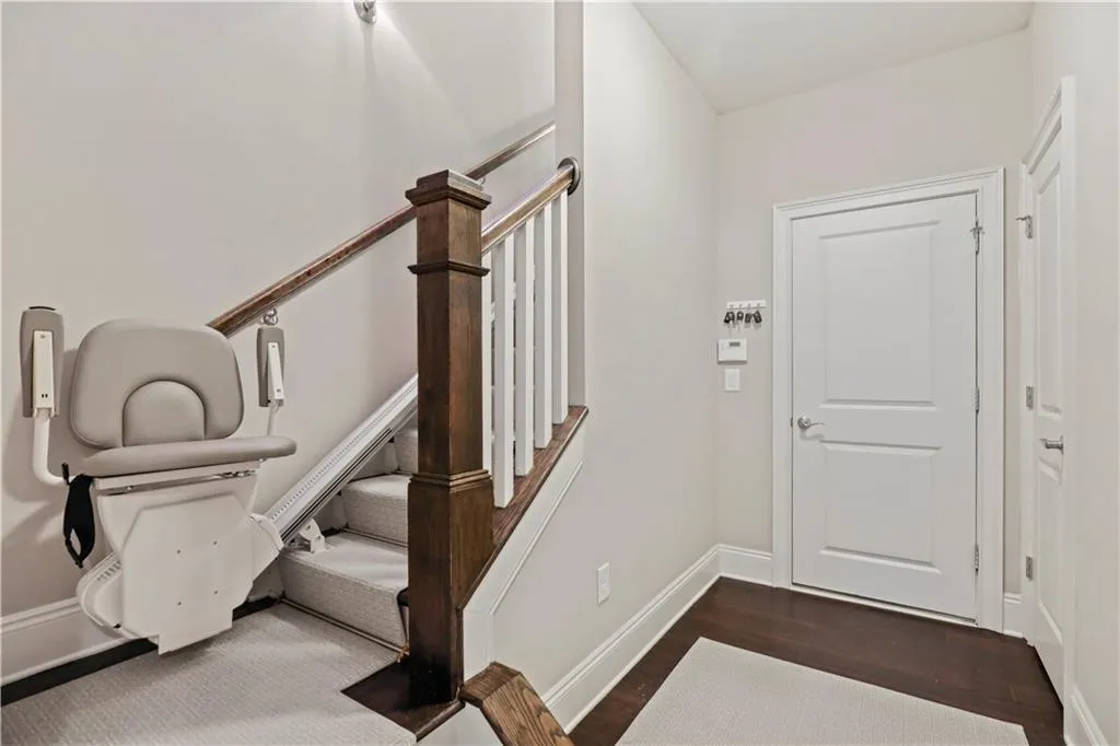 107 Alderwood Hill, Sandy Springs, Georgia 30328, 3 Bedrooms Bedrooms, ,3 BathroomsBathrooms,Residential,Sold,107 Alderwood Hill,6792837