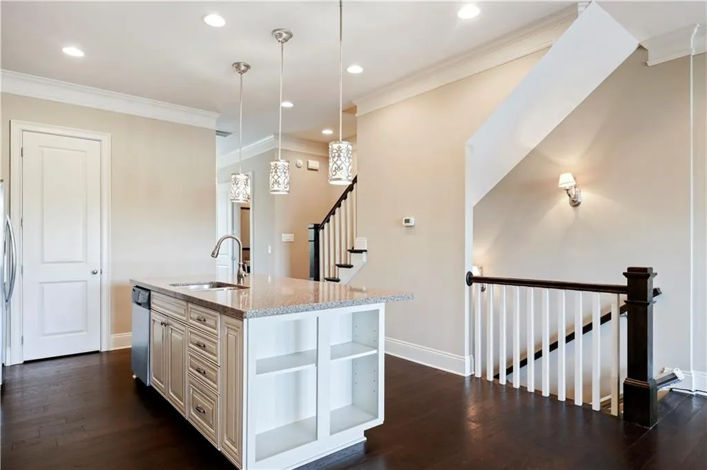 107 Alderwood Hill, Sandy Springs, Georgia 30328, 3 Bedrooms Bedrooms, ,3 BathroomsBathrooms,Residential,Sold,107 Alderwood Hill,6792837