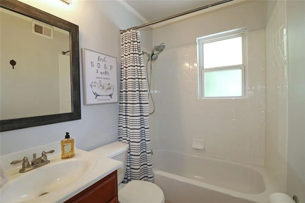 6940 Roswell Road Unit 16b, Atlanta, Georgia 30328, 2 Bedrooms Bedrooms, ,1 BathroomBathrooms,Residential,Sold,6940 Roswell Road Unit 16b,6882041