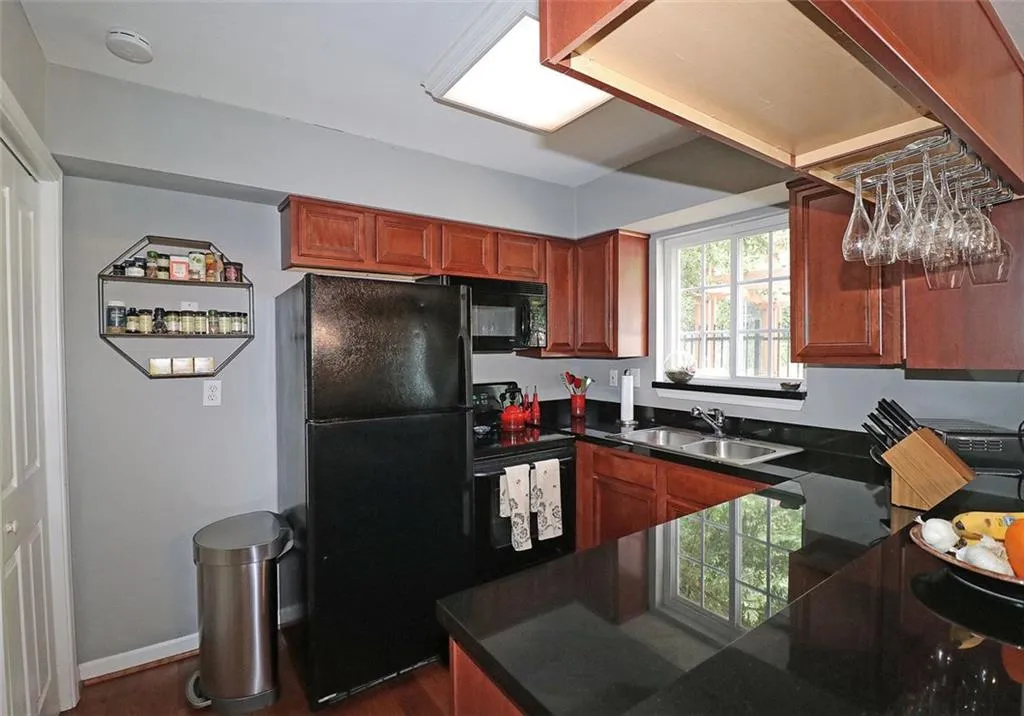 6940 Roswell Road Unit 16b, Atlanta, Georgia 30328, 2 Bedrooms Bedrooms, ,1 BathroomBathrooms,Residential,Sold,6940 Roswell Road Unit 16b,6882041