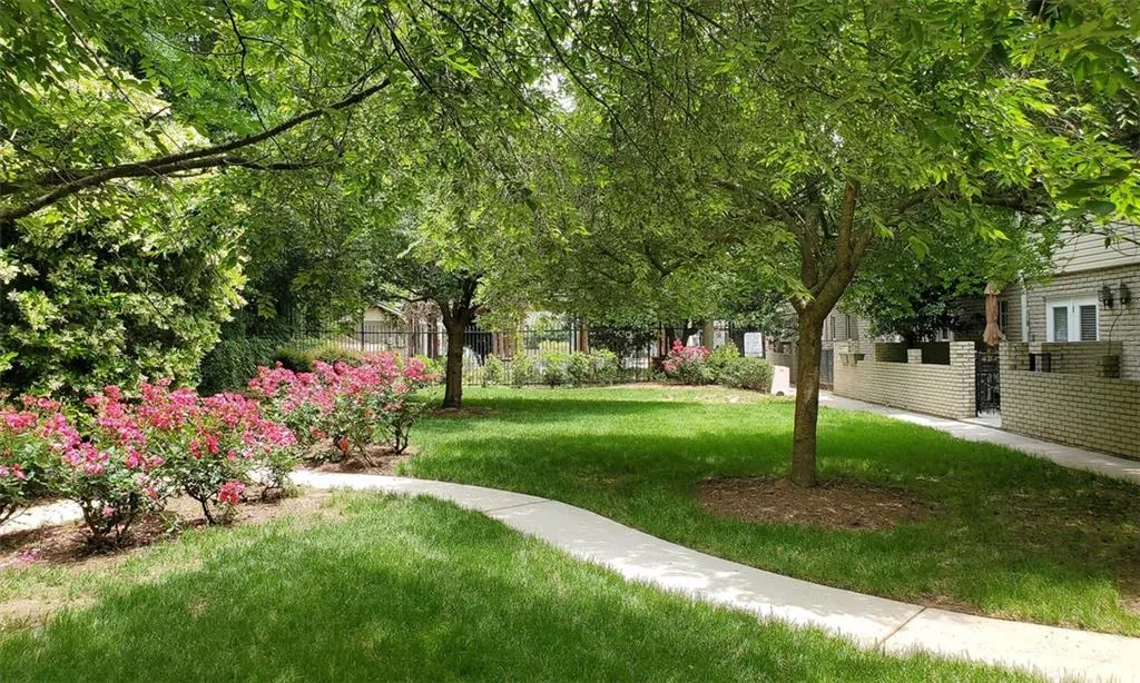 6940 Roswell Road Unit 16b, Atlanta, Georgia 30328, 2 Bedrooms Bedrooms, ,1 BathroomBathrooms,Residential,Sold,6940 Roswell Road Unit 16b,6882041