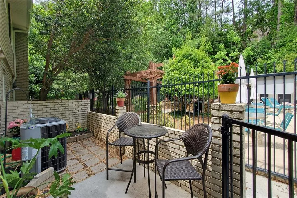 6940 Roswell Road Unit 16b, Atlanta, Georgia 30328, 2 Bedrooms Bedrooms, ,1 BathroomBathrooms,Residential,Sold,6940 Roswell Road Unit 16b,6882041
