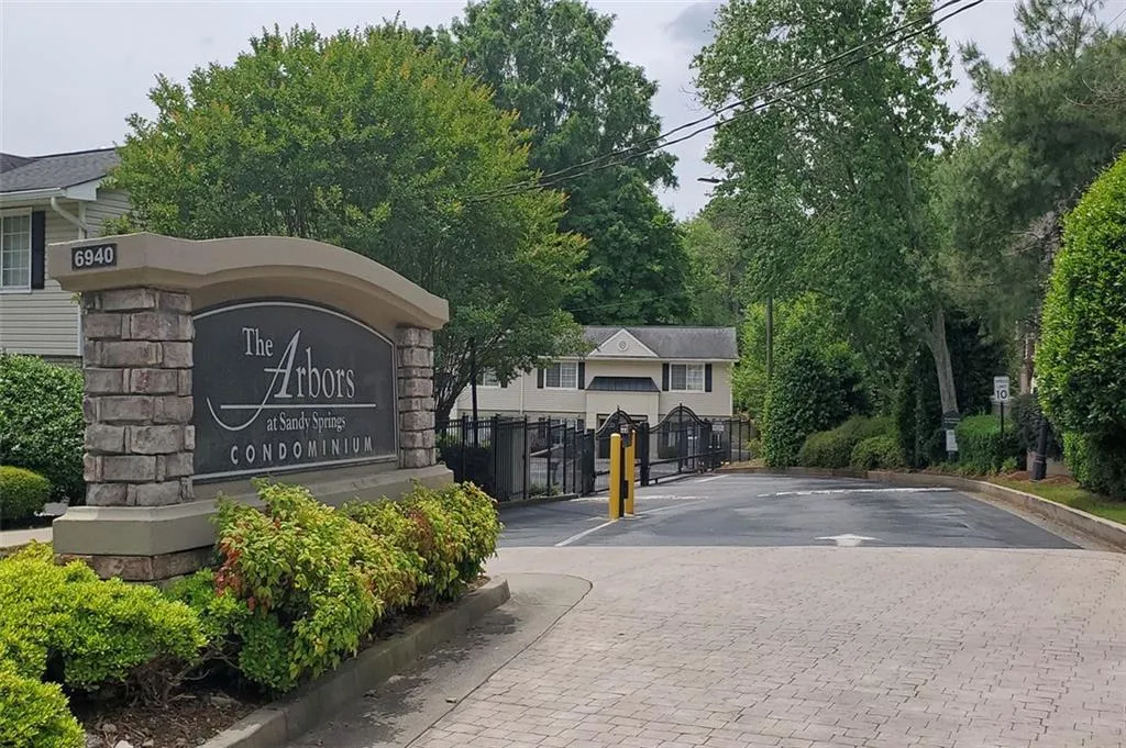 6940 Roswell Road Unit 16b, Atlanta, Georgia 30328, 2 Bedrooms Bedrooms, ,1 BathroomBathrooms,Residential,Sold,6940 Roswell Road Unit 16b,6882041