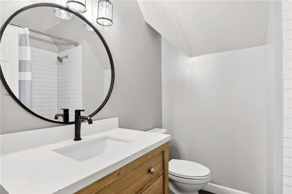 Upstairs fully-renovated guest bathroom #2 with tub/shower combo