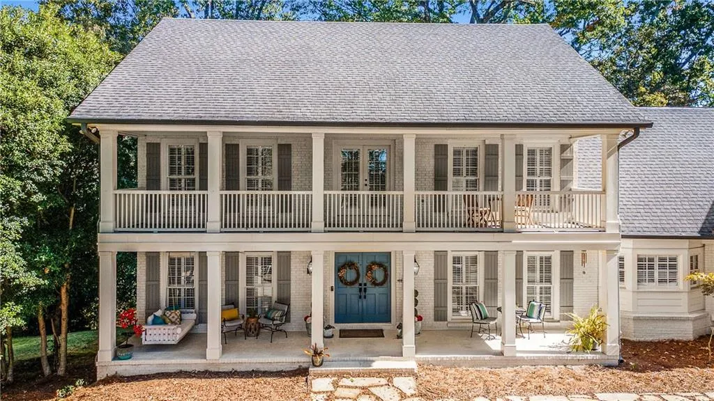 That quintessential double front porch style that the South is so well known for!