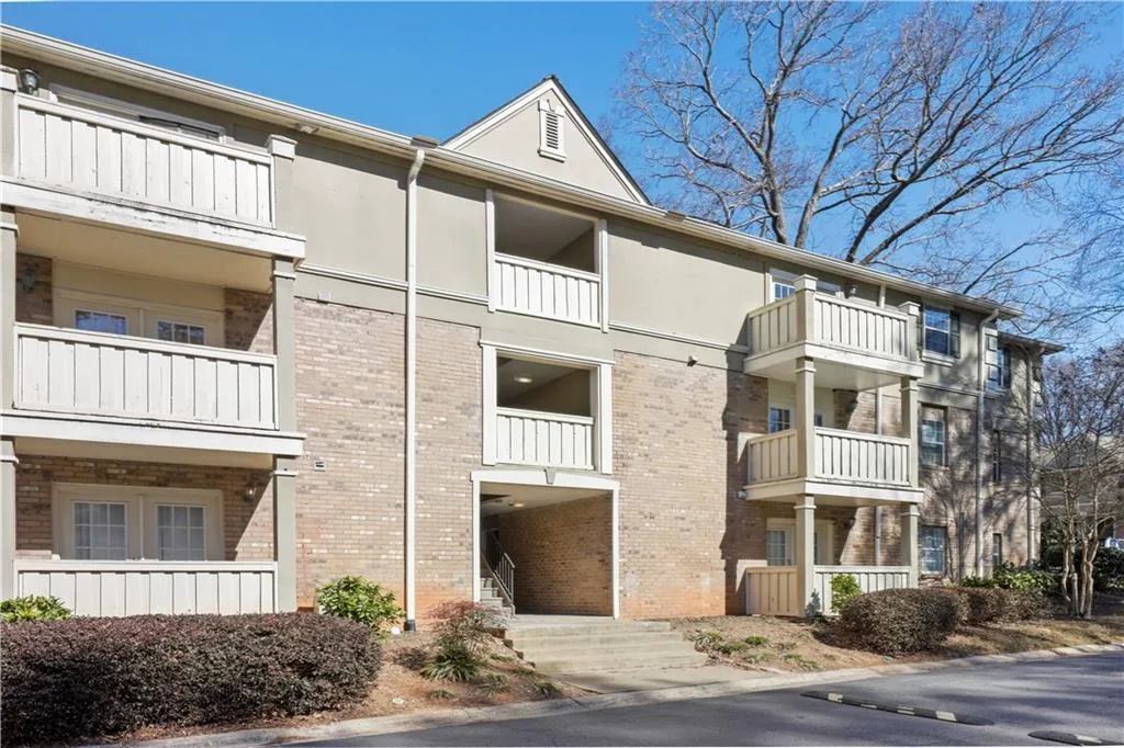 6900 Roswell Road Unit Q3, Atlanta, Georgia 30328, 2 Bedrooms Bedrooms, ,2 BathroomsBathrooms,Residential,Sold,6900 Roswell Road Unit Q3,6836740