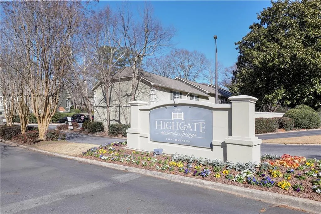 6900 Roswell Road Unit Q3, Atlanta, Georgia 30328, 2 Bedrooms Bedrooms, ,2 BathroomsBathrooms,Residential,Sold,6900 Roswell Road Unit Q3,6836740