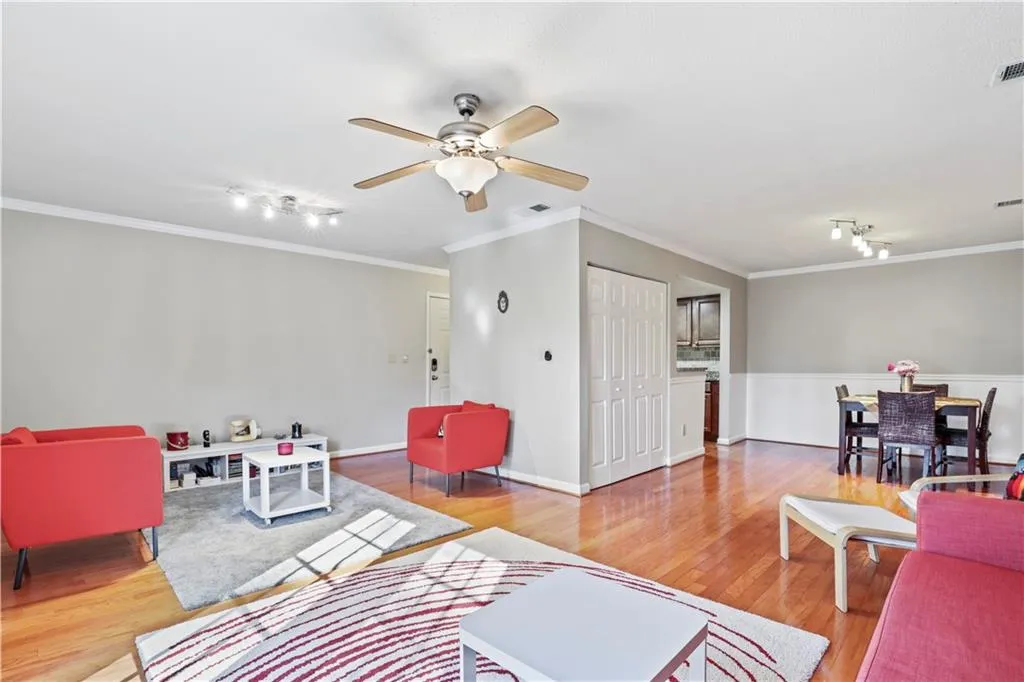 6900 Roswell Road Unit Q3, Atlanta, Georgia 30328, 2 Bedrooms Bedrooms, ,2 BathroomsBathrooms,Residential,Sold,6900 Roswell Road Unit Q3,6836740