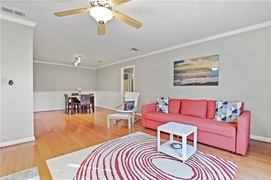 6900 Roswell Road Unit Q3, Atlanta, Georgia 30328, 2 Bedrooms Bedrooms, ,2 BathroomsBathrooms,Residential,Sold,6900 Roswell Road Unit Q3,6836740