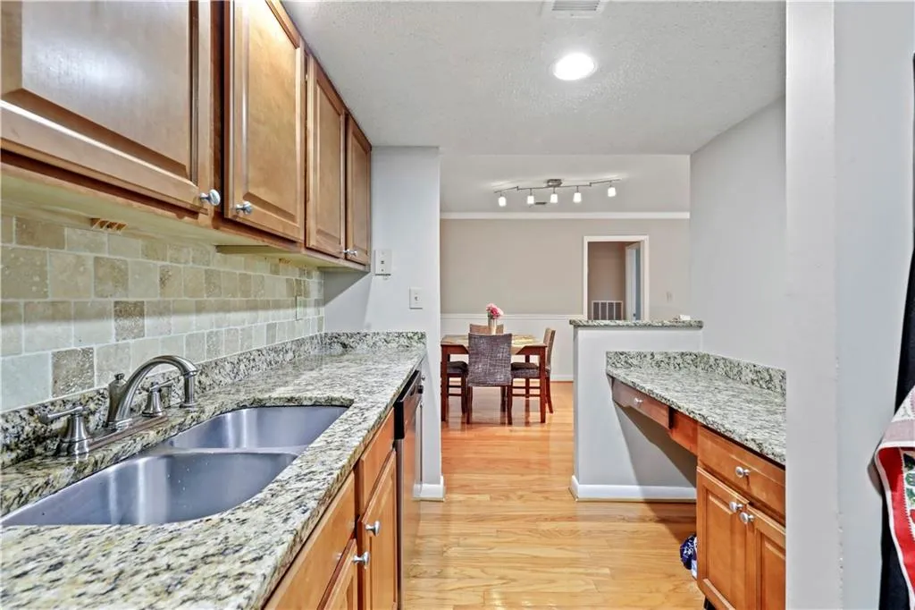 6900 Roswell Road Unit Q3, Atlanta, Georgia 30328, 2 Bedrooms Bedrooms, ,2 BathroomsBathrooms,Residential,Sold,6900 Roswell Road Unit Q3,6836740