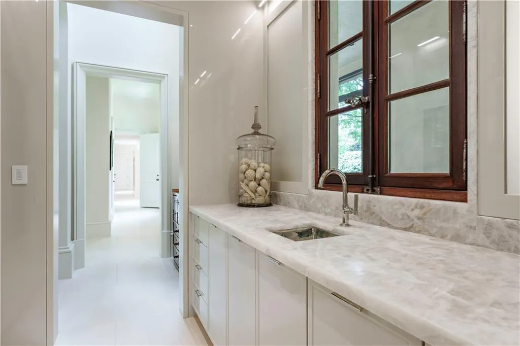 225 W Paces Ferry Road Nw, Atlanta, Georgia 30305, 5 Bedrooms Bedrooms, 0 ,5 BathroomsBathrooms,Residential,For Sale,225 W Paces Ferry Road Nw,7753157