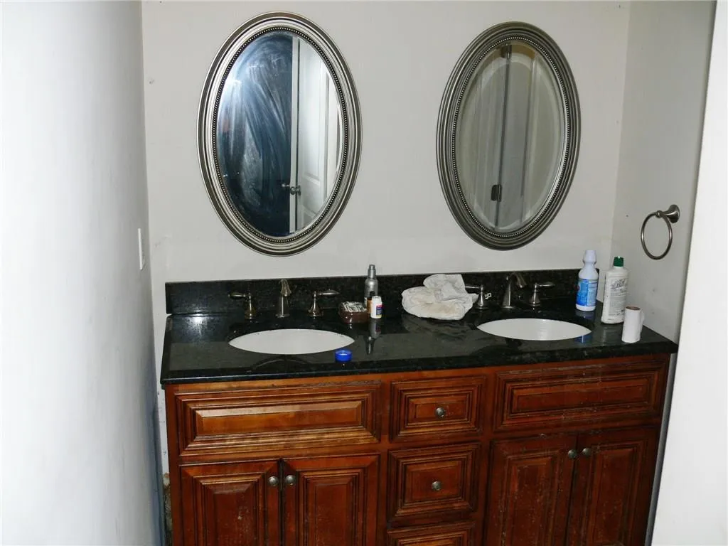 9400 Roberts Drive Unit 3a, Atlanta, Georgia 30350, 2 Bedrooms Bedrooms, ,2 BathroomsBathrooms,Residential,Sold,9400 Roberts Drive Unit 3a,5884878