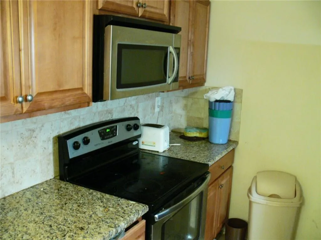 9400 Roberts Drive Unit 3a, Atlanta, Georgia 30350, 2 Bedrooms Bedrooms, ,2 BathroomsBathrooms,Residential,Sold,9400 Roberts Drive Unit 3a,5884878