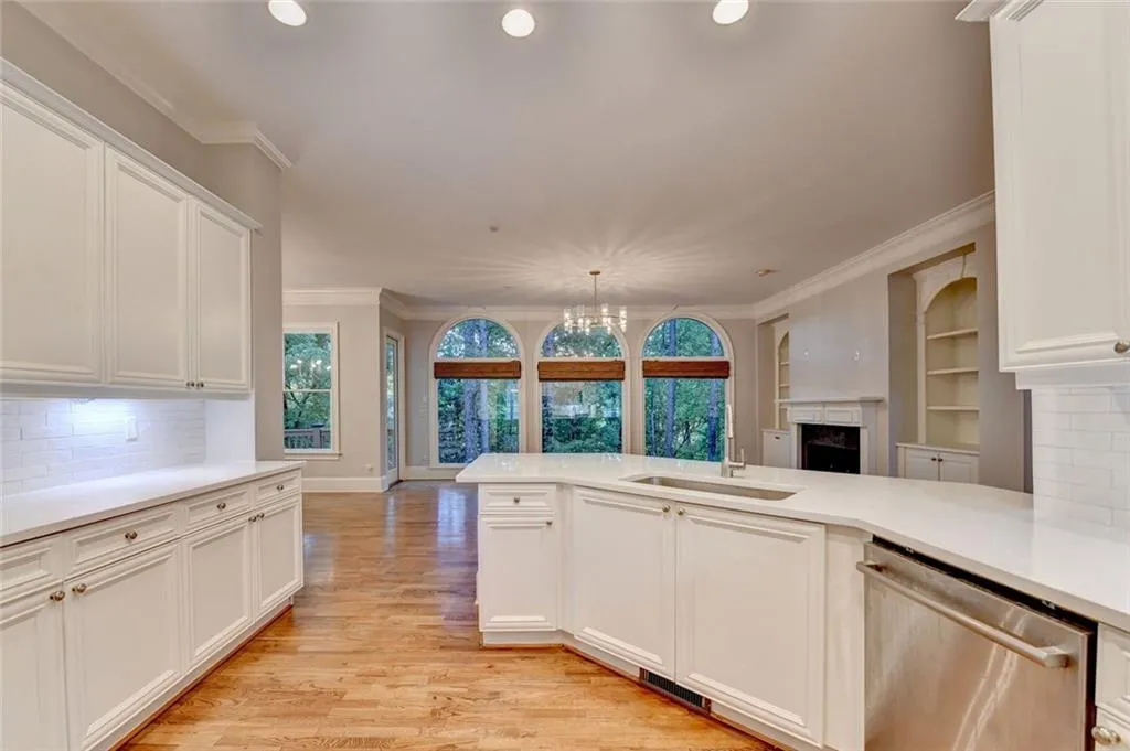 260 Lake Summit View, Atlanta, Georgia 30342, 6 Bedrooms Bedrooms, ,5 BathroomsBathrooms,Residential,For Sale,260 Lake Summit View,7755397