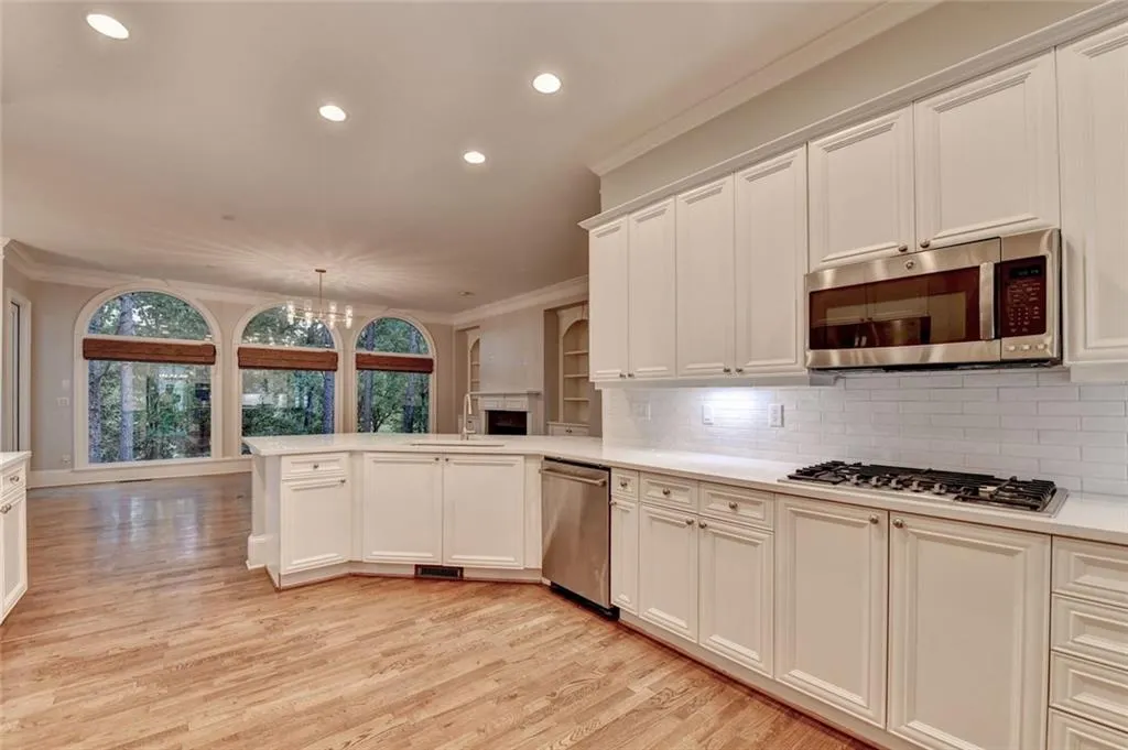 260 Lake Summit View, Atlanta, Georgia 30342, 6 Bedrooms Bedrooms, ,5 BathroomsBathrooms,Residential,For Sale,260 Lake Summit View,7755397