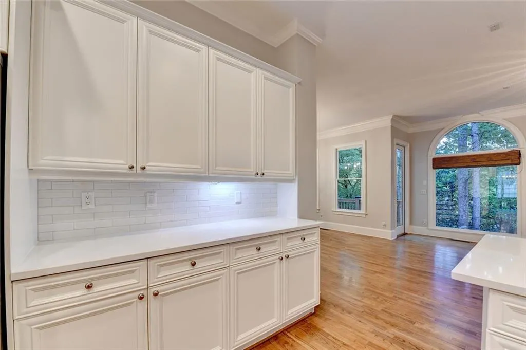 260 Lake Summit View, Atlanta, Georgia 30342, 6 Bedrooms Bedrooms, ,5 BathroomsBathrooms,Residential,For Sale,260 Lake Summit View,7755397