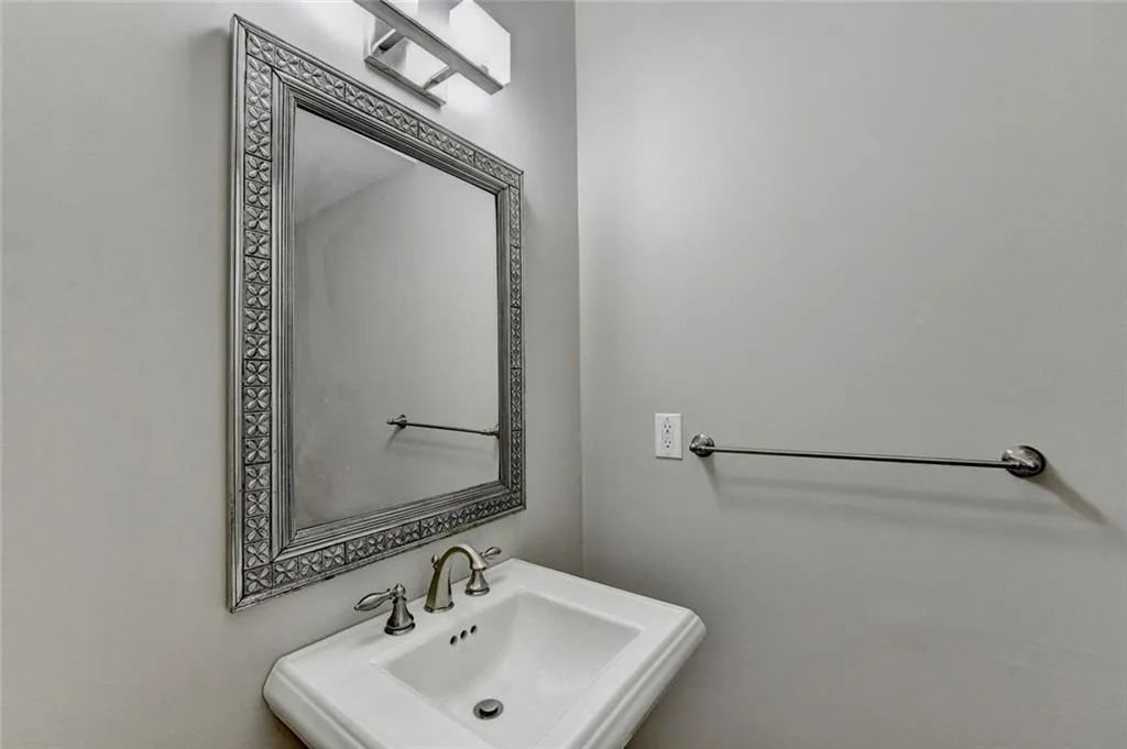 260 Lake Summit View, Atlanta, Georgia 30342, 6 Bedrooms Bedrooms, ,5 BathroomsBathrooms,Residential,For Sale,260 Lake Summit View,7755397