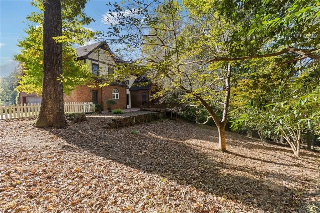 325 Fauna Court, Sandy Springs, Georgia 30350, 5 Bedrooms Bedrooms, ,5 BathroomsBathrooms,Residential,Sold,325 Fauna Court,7471152