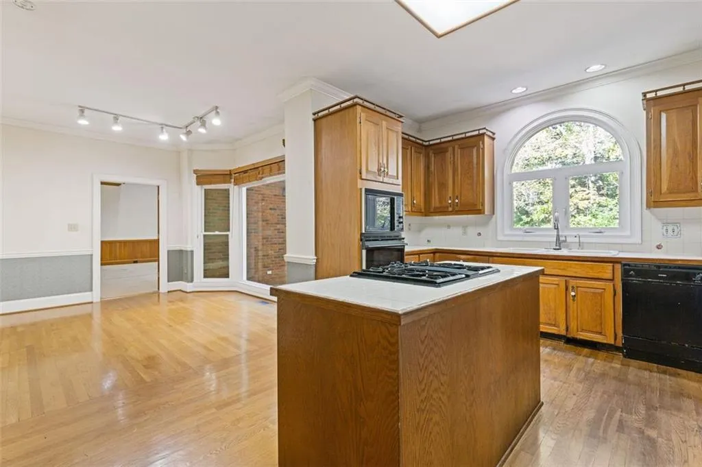 325 Fauna Court, Sandy Springs, Georgia 30350, 5 Bedrooms Bedrooms, ,5 BathroomsBathrooms,Residential,Sold,325 Fauna Court,7471152