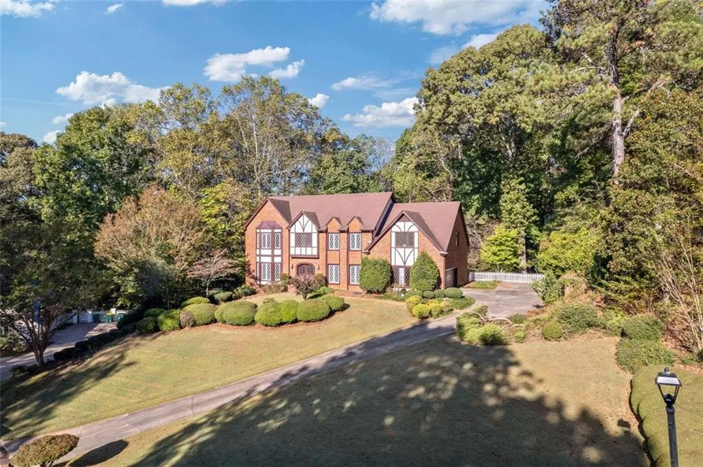 325 Fauna Court, Sandy Springs, Georgia 30350, 5 Bedrooms Bedrooms, ,5 BathroomsBathrooms,Residential,Sold,325 Fauna Court,7471152