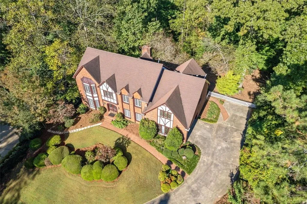 325 Fauna Court, Sandy Springs, Georgia 30350, 5 Bedrooms Bedrooms, ,5 BathroomsBathrooms,Residential,Sold,325 Fauna Court,7471152