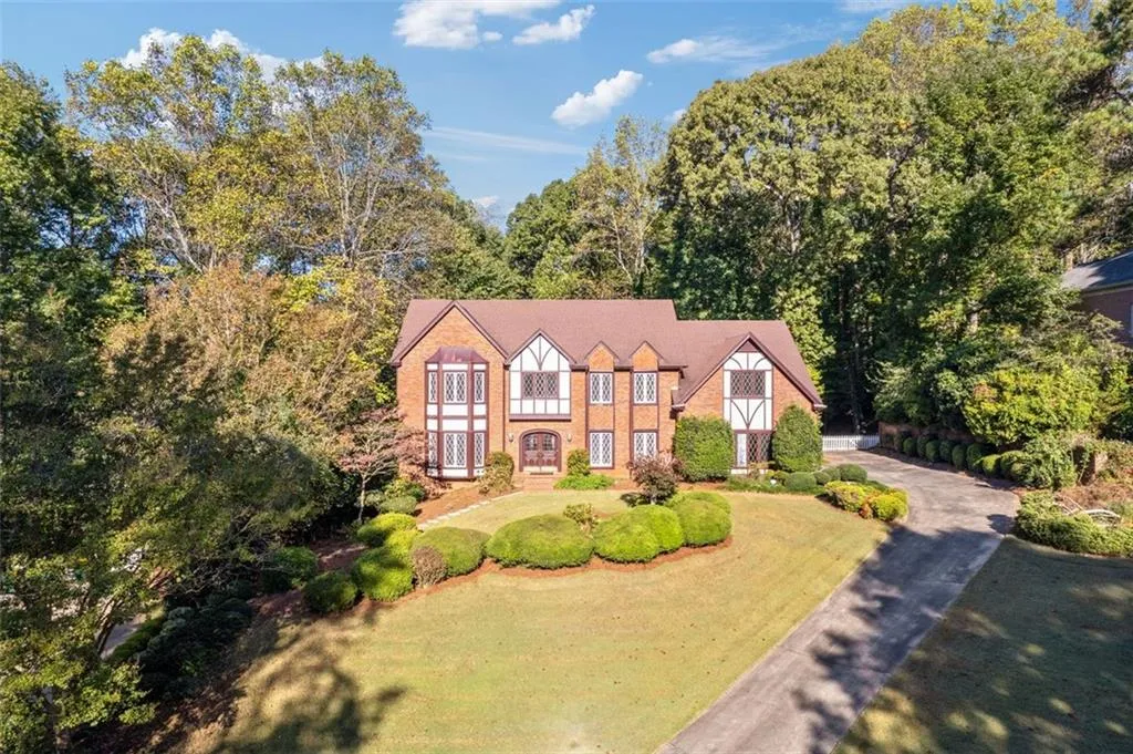 325 Fauna Court, Sandy Springs, Georgia 30350, 5 Bedrooms Bedrooms, ,5 BathroomsBathrooms,Residential,Sold,325 Fauna Court,7471152