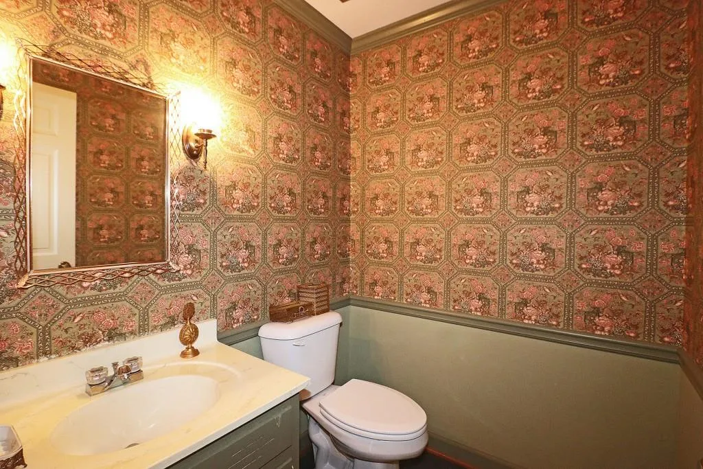 6160 Heards Creek Drive, Sandy Springs, Georgia 30328, 5 Bedrooms Bedrooms, ,3 BathroomsBathrooms,Residential,Sold,6160 Heards Creek Drive,7009474