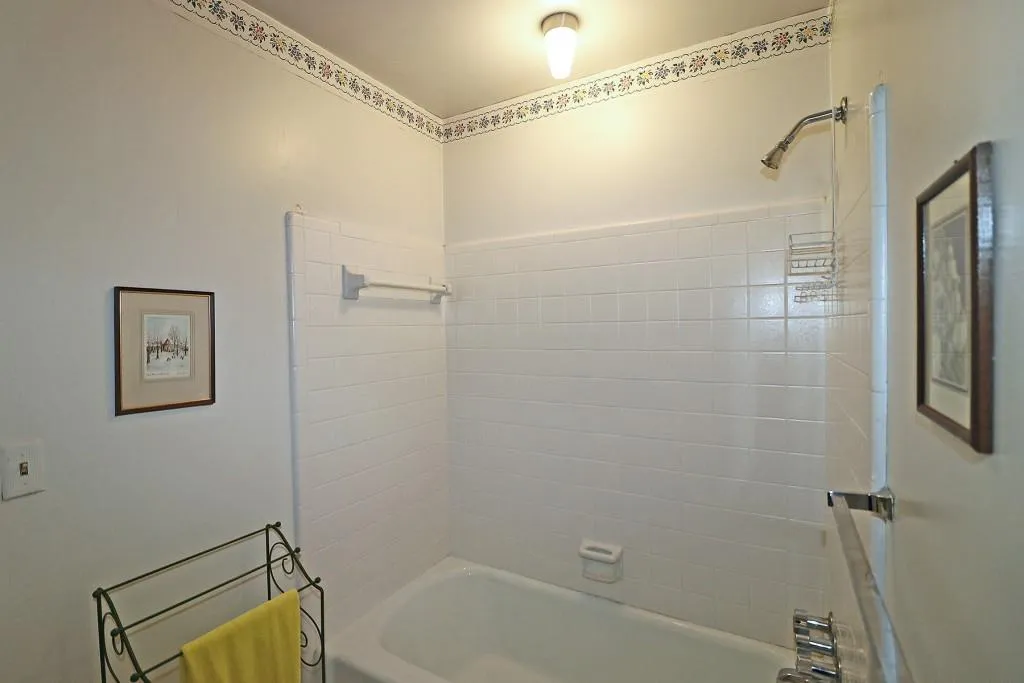 6160 Heards Creek Drive, Sandy Springs, Georgia 30328, 5 Bedrooms Bedrooms, ,3 BathroomsBathrooms,Residential,Sold,6160 Heards Creek Drive,7009474