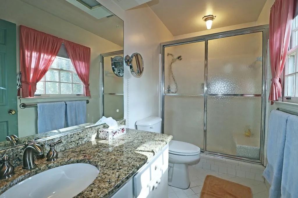 6160 Heards Creek Drive, Sandy Springs, Georgia 30328, 5 Bedrooms Bedrooms, ,3 BathroomsBathrooms,Residential,Sold,6160 Heards Creek Drive,7009474