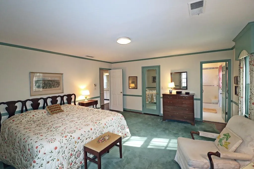 6160 Heards Creek Drive, Sandy Springs, Georgia 30328, 5 Bedrooms Bedrooms, ,3 BathroomsBathrooms,Residential,Sold,6160 Heards Creek Drive,7009474