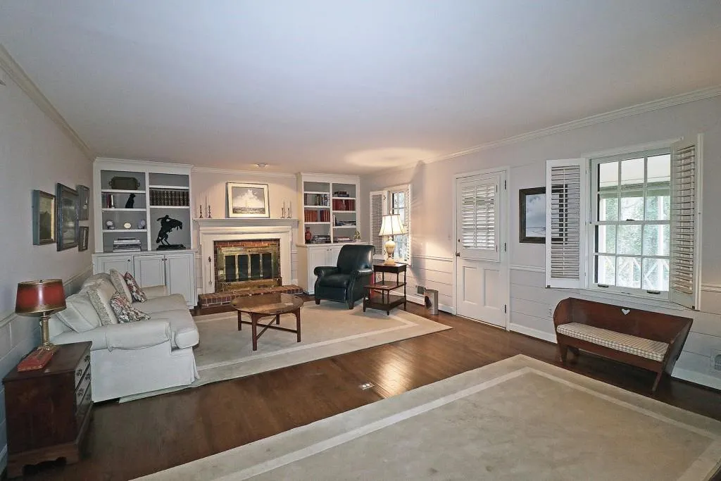 6160 Heards Creek Drive, Sandy Springs, Georgia 30328, 5 Bedrooms Bedrooms, ,3 BathroomsBathrooms,Residential,Sold,6160 Heards Creek Drive,7009474