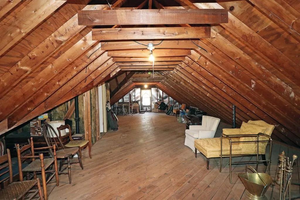 6160 Heards Creek Drive, Sandy Springs, Georgia 30328, 5 Bedrooms Bedrooms, ,3 BathroomsBathrooms,Residential,Sold,6160 Heards Creek Drive,7009474