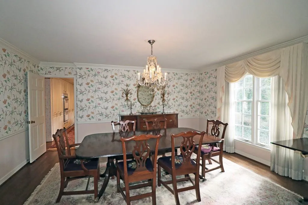 6160 Heards Creek Drive, Sandy Springs, Georgia 30328, 5 Bedrooms Bedrooms, ,3 BathroomsBathrooms,Residential,Sold,6160 Heards Creek Drive,7009474