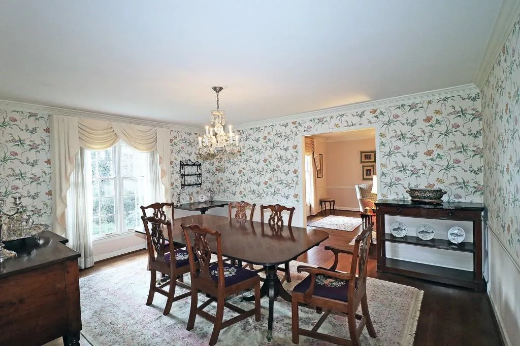 6160 Heards Creek Drive, Sandy Springs, Georgia 30328, 5 Bedrooms Bedrooms, ,3 BathroomsBathrooms,Residential,Sold,6160 Heards Creek Drive,7009474